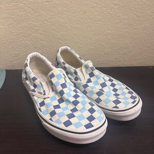 Low top blue checkered vans size 9